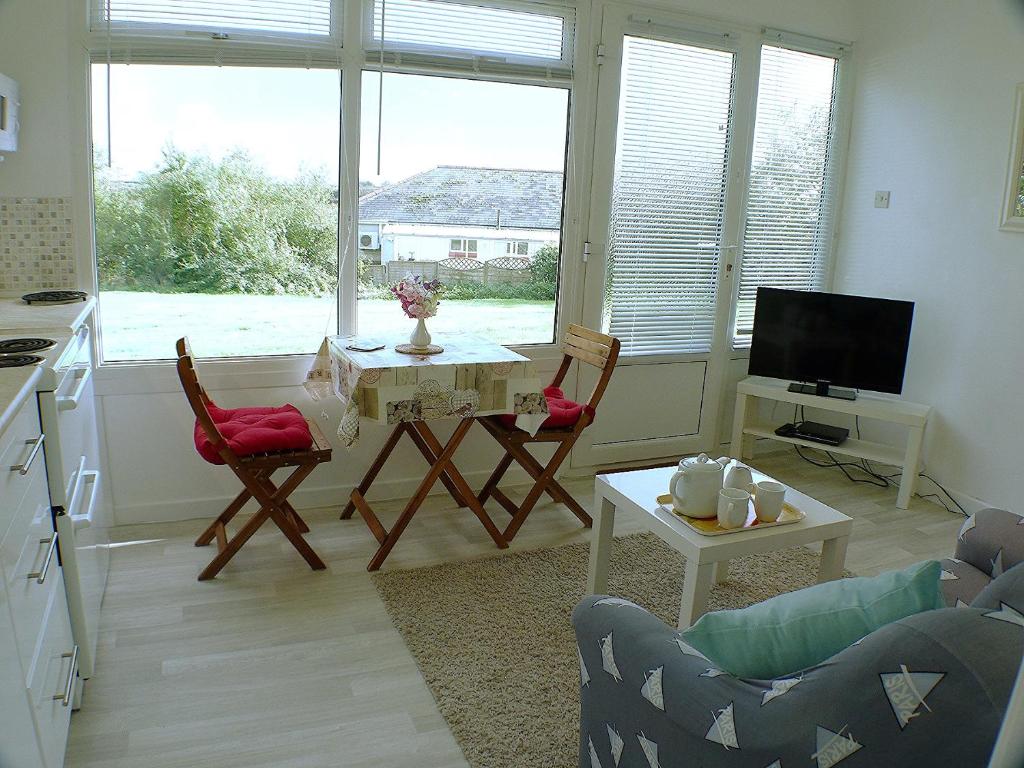 TV a/nebo společenská místnost v ubytování Chalet for two - Dartmouth