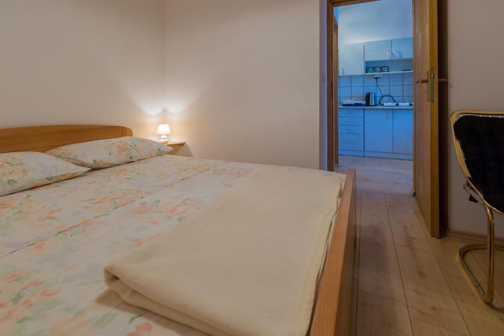 Posteľ alebo postele v izbe v ubytovaní Apartments Dorijan i Karlo
