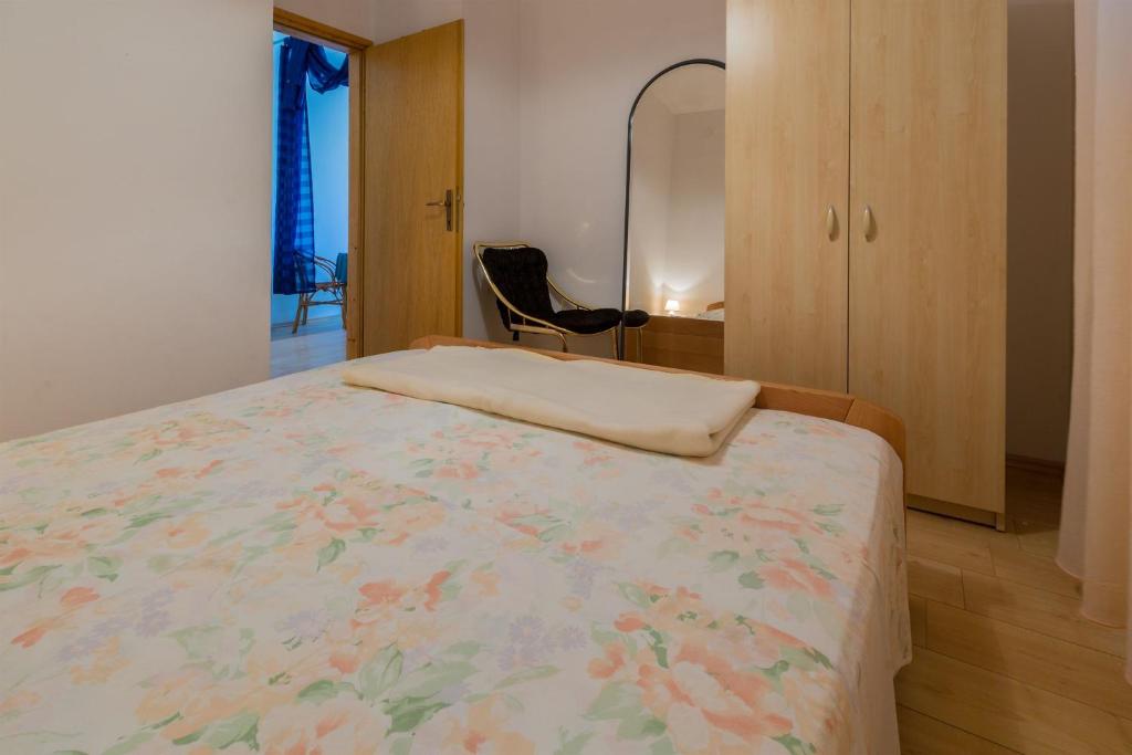 Posteľ alebo postele v izbe v ubytovaní Apartments Dorijan i Karlo