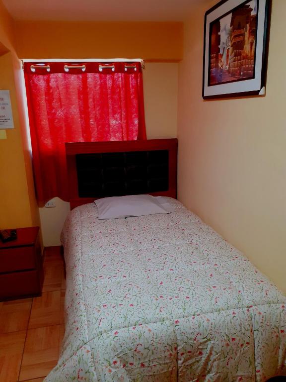 Postel nebo postele na pokoji v ubytování Hostal kuntur cusco