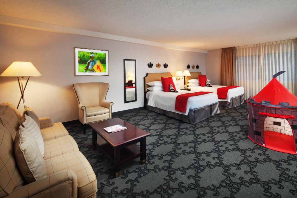 Anaheim Majestic Garden Hotel - Junior Suite Con Vista A La Piscina