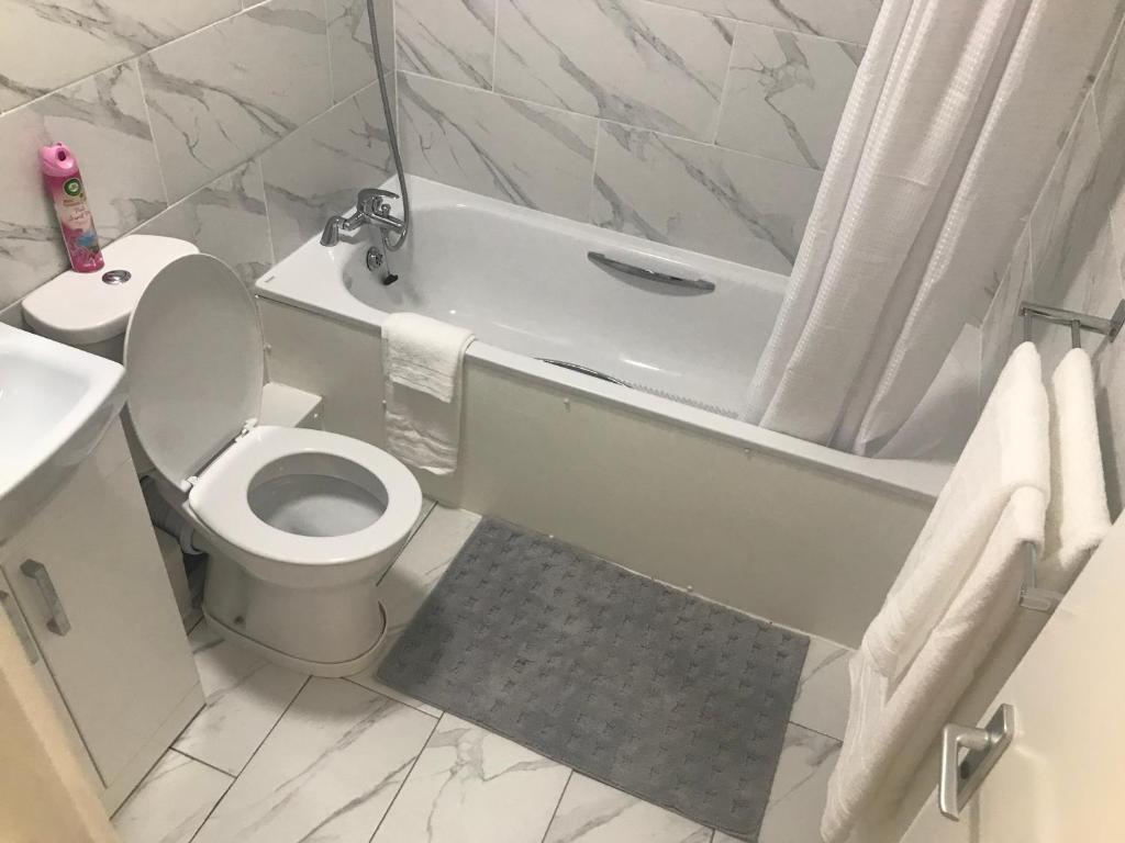 Luxury 2 Bedroom Flat in Abbey Wood, London - Two-Bedroom Apartment