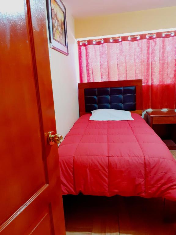 Postel nebo postele na pokoji v ubytování Hostal kuntur cusco