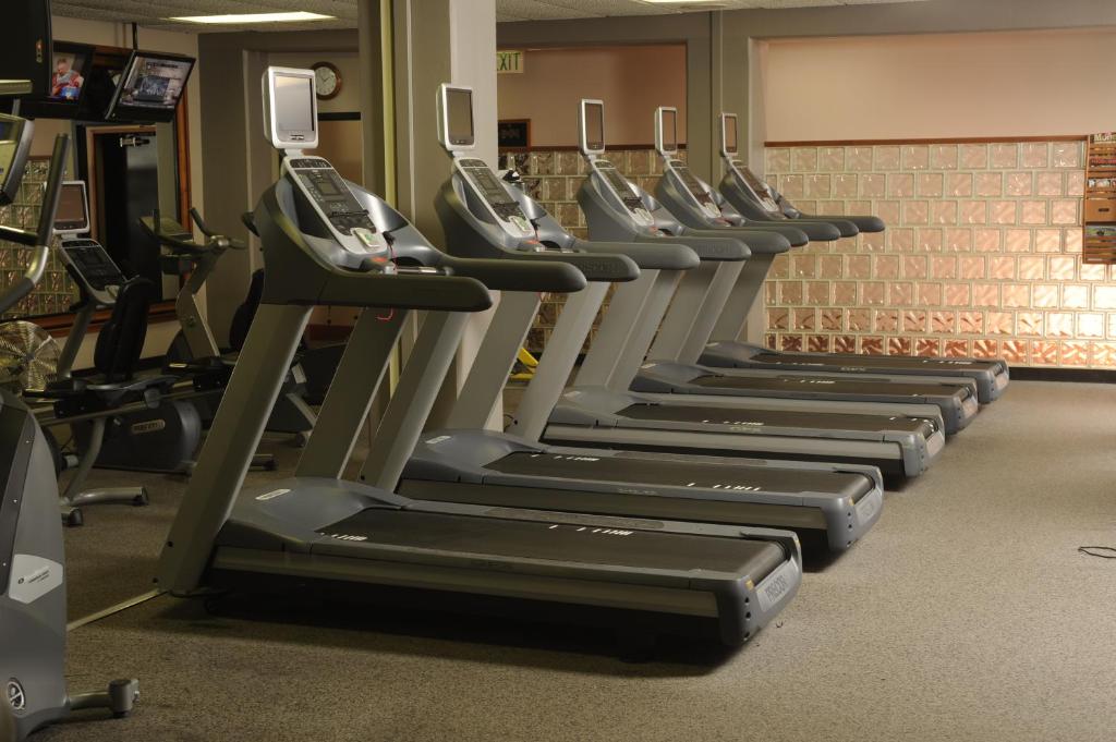 Fitness centrum a/nebo fitness zařízení v ubytování The Hotel Captain Cook