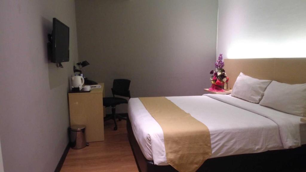 Postel nebo postele na pokoji v ubytování Yunna Hotel Lampung