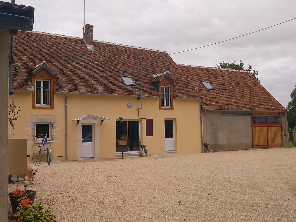 a large yellow house with a brown roof at Gîte de La Basse Roche in Sougé