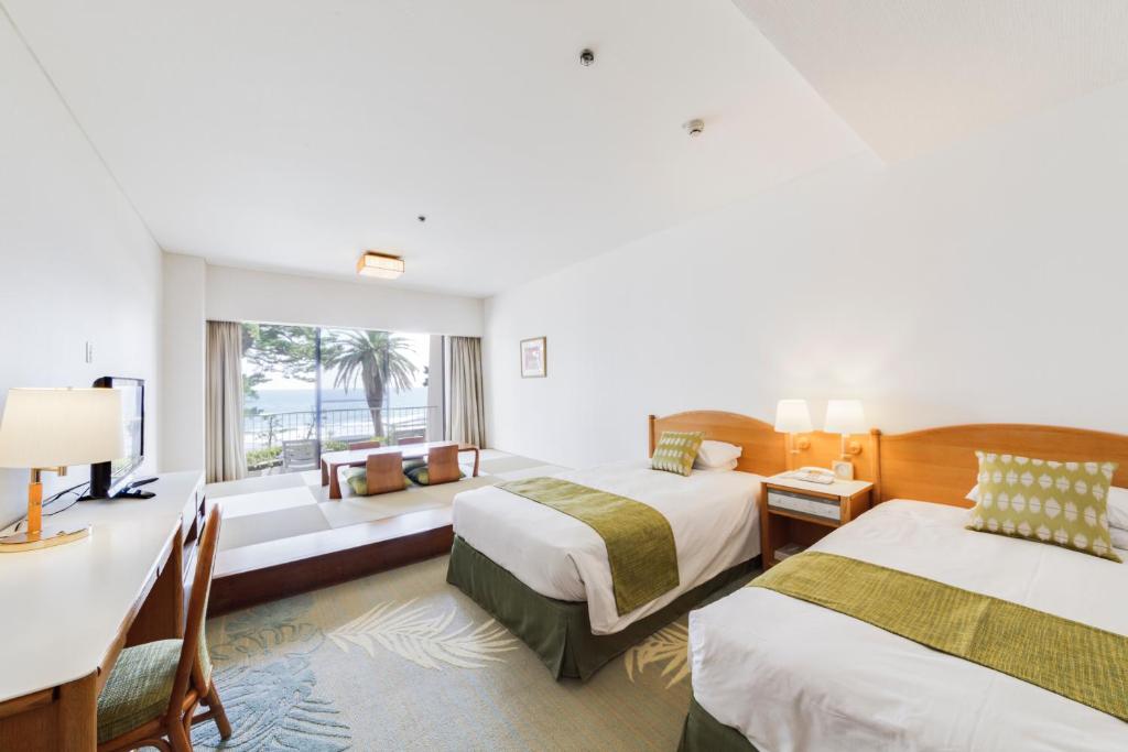 Postel nebo postele na pokoji v ubytování Izu Imaihama Tokyu Hotel