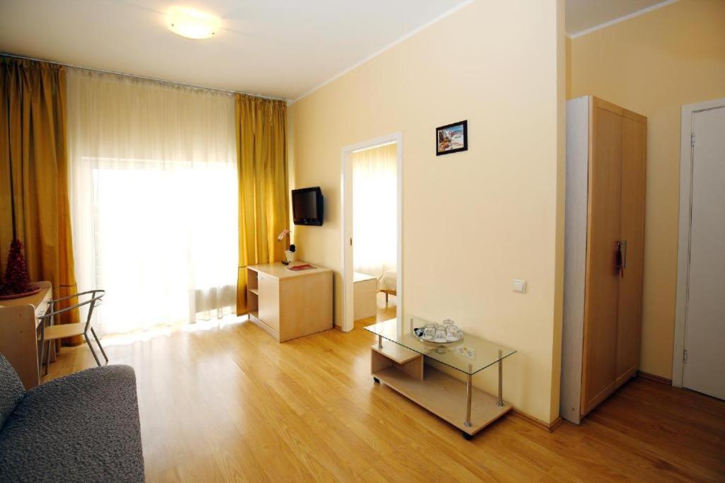 TV a/nebo společenská místnost v ubytování Apart Hotel Tomo FREE PARKING