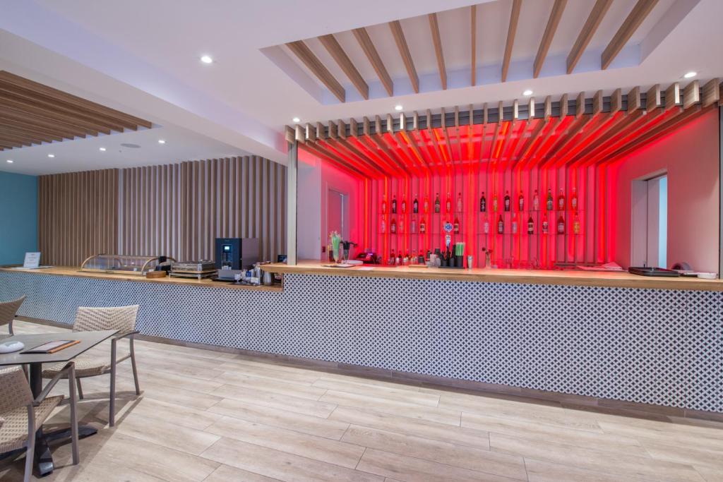 Restaurace v ubytování Cactus Beach Hotel
