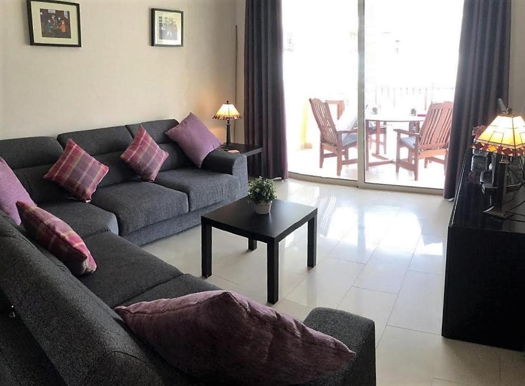 Luxury 2 bedroom apartment with large balcony, pool view and FREE WIFI