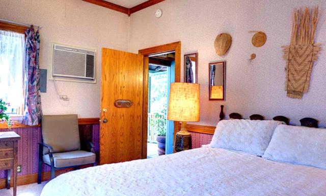 Postel nebo postele na pokoji v ubytování Mariposa Hotel Inn