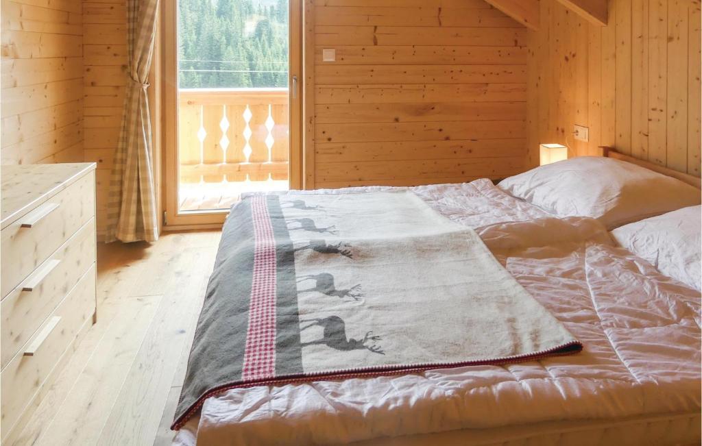Posteľ alebo postele v izbe v ubytovaní Gemuetliches Almhaus