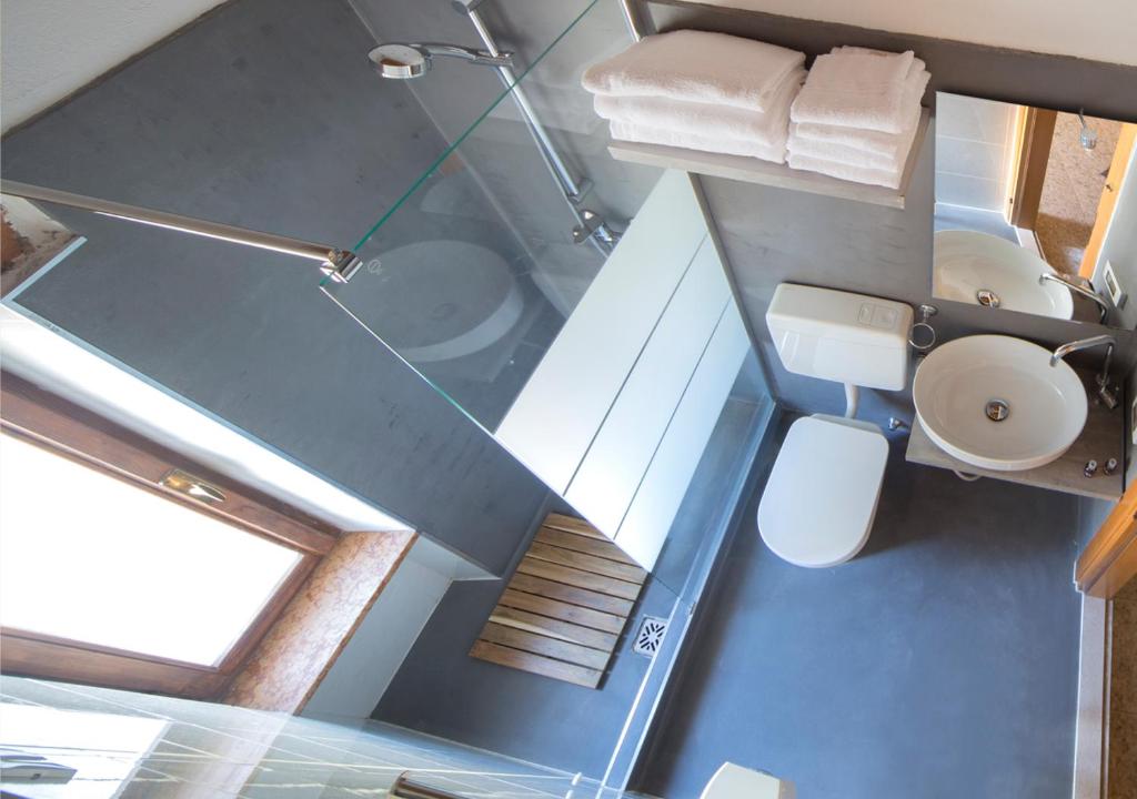 A bed or beds in a room at Locanda Al Centrale