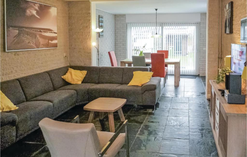 Posezení v ubytování Two-Bedroom Holiday Home In Callantsoog