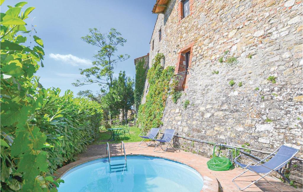 The swimming pool at or close to Greppo A