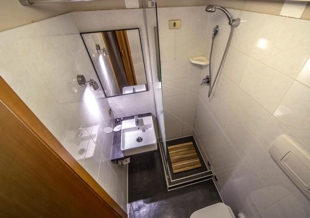 A bathroom at Locanda Al Centrale