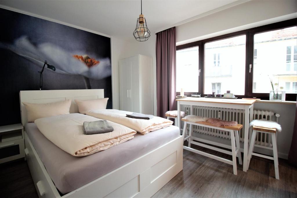 a bedroom with a bed and a desk in it at Cozy and stylish Studioapartment in Würzburg