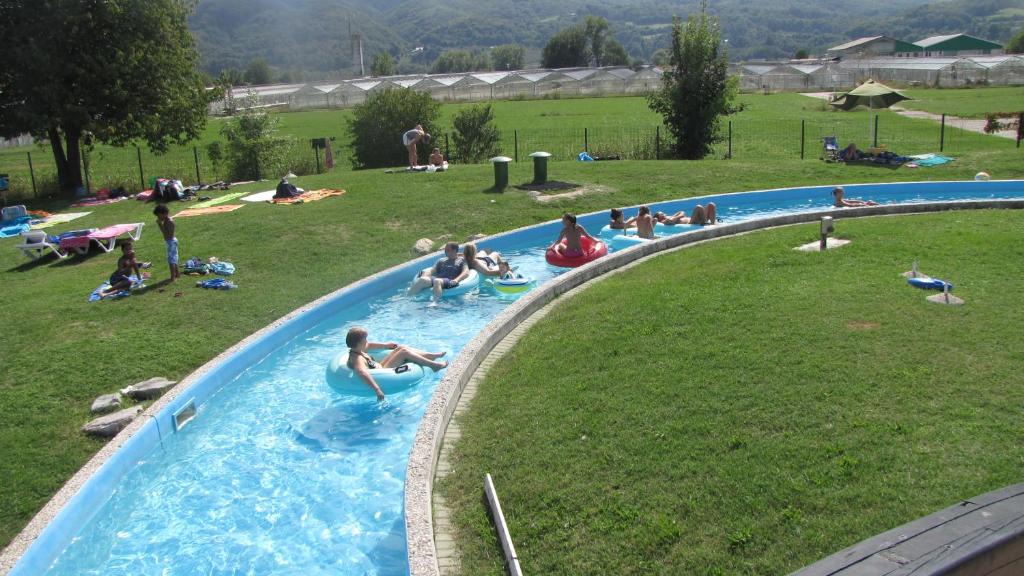 Bazén v ubytování Happy Camp Mobile Homes in Camping Terme Čatež nebo v jeho okolí