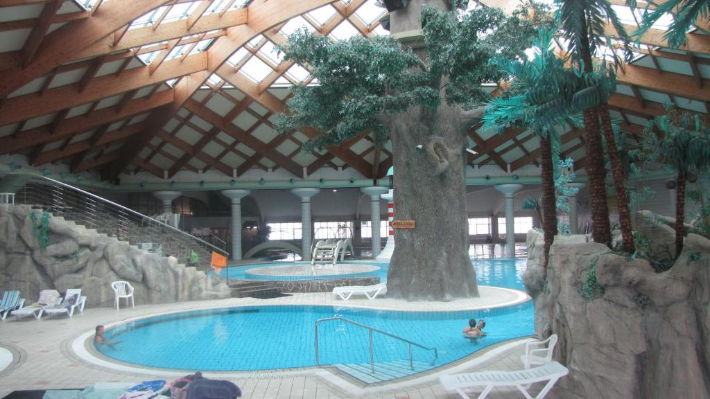 Bazén v ubytování Happy Camp Mobile Homes in Camping Terme Čatež nebo v jeho okolí
