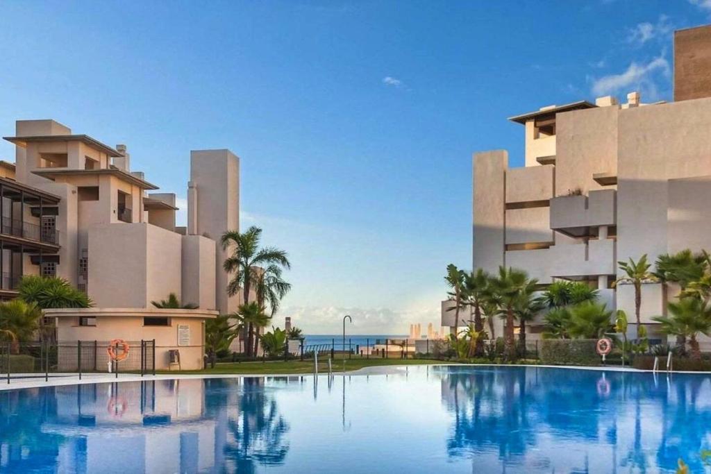 Bazén v ubytovaní 110 - Beach Two-Bedroom Apartment alebo v jeho blízkosti