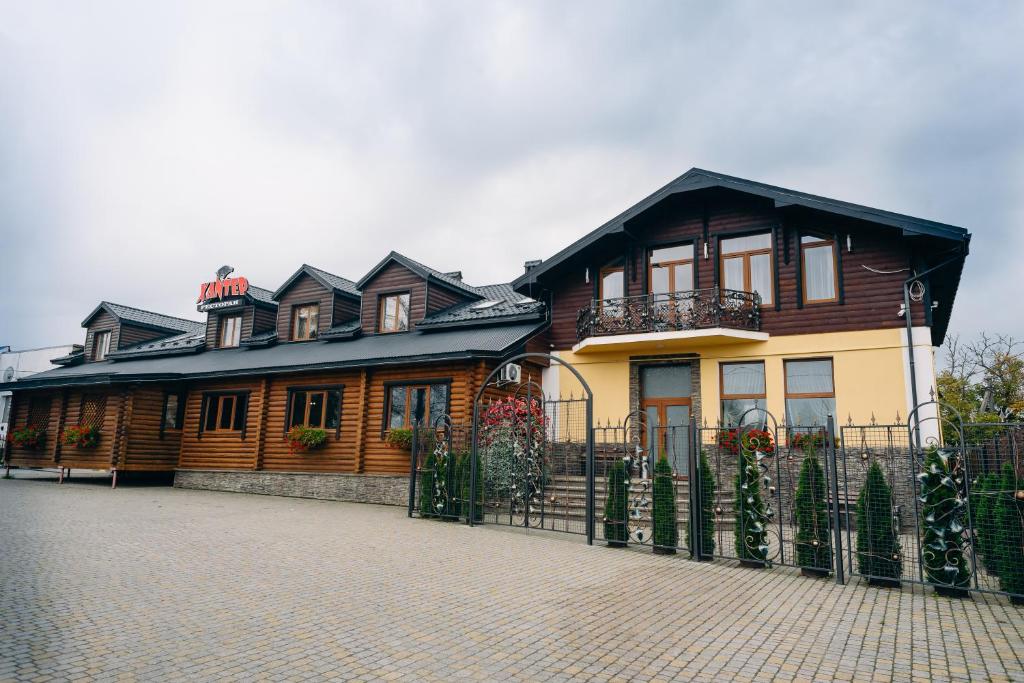 Budova, kde se hotel nachází