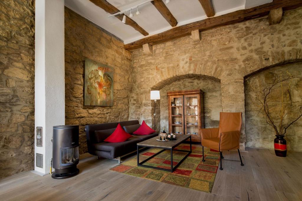 a living room with a couch and a table at Gästehaus Edelzimmer in Rothenburg ob der Tauber