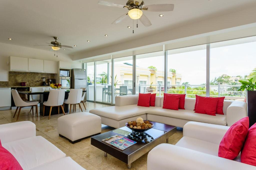 Magia Beachside Condos by Stella Rentals, Playa del Carmen