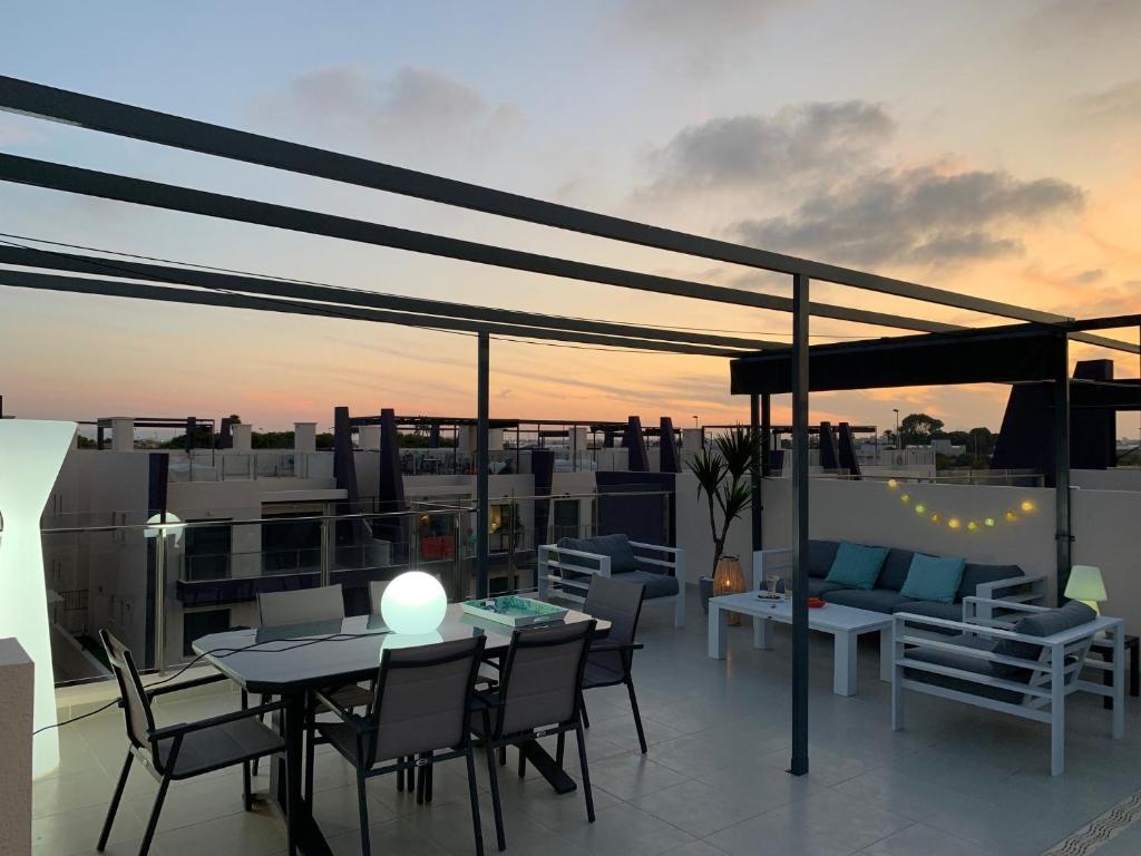 Balkón nebo terasa v ubytování Higuericas Costa 412 - Rooftop terrace and pool view 300 m from beach