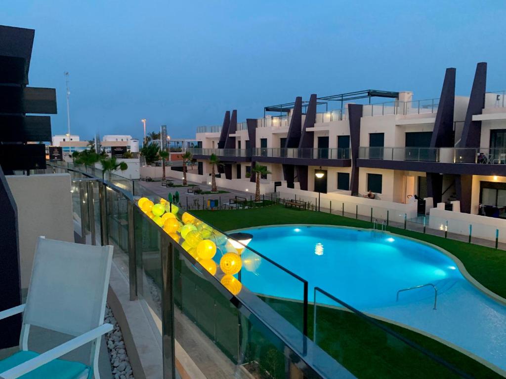 Bazén v ubytování Higuericas Costa 412 - Rooftop terrace and pool view 300 m from beach nebo v jeho okolí