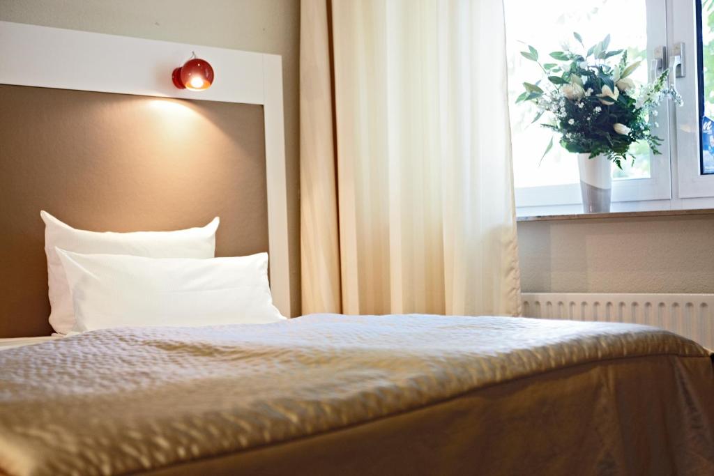 Posteľ alebo postele v izbe v ubytovaní Hotel Domicil Hamburg by Golden Tulip