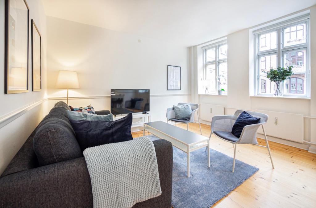 a living room with a couch and two chairs at Renovated 1bedroom apartment in Central Copenhagen in Copenhagen