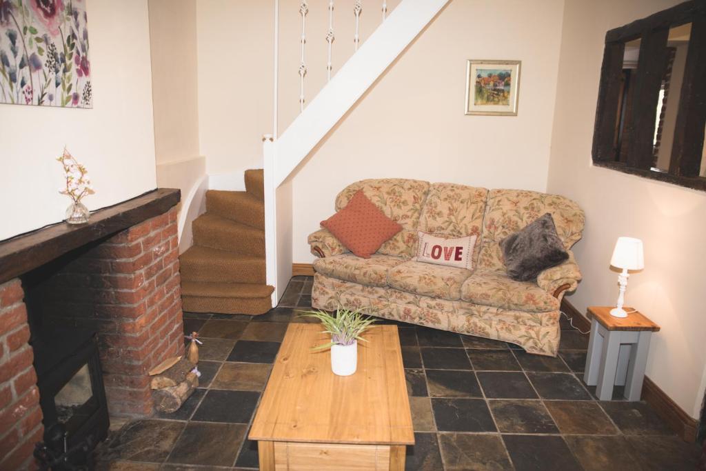 Cobbold Row Cottage, Fully Equipped Property Near Framlingham, The Perfect Place to Stay