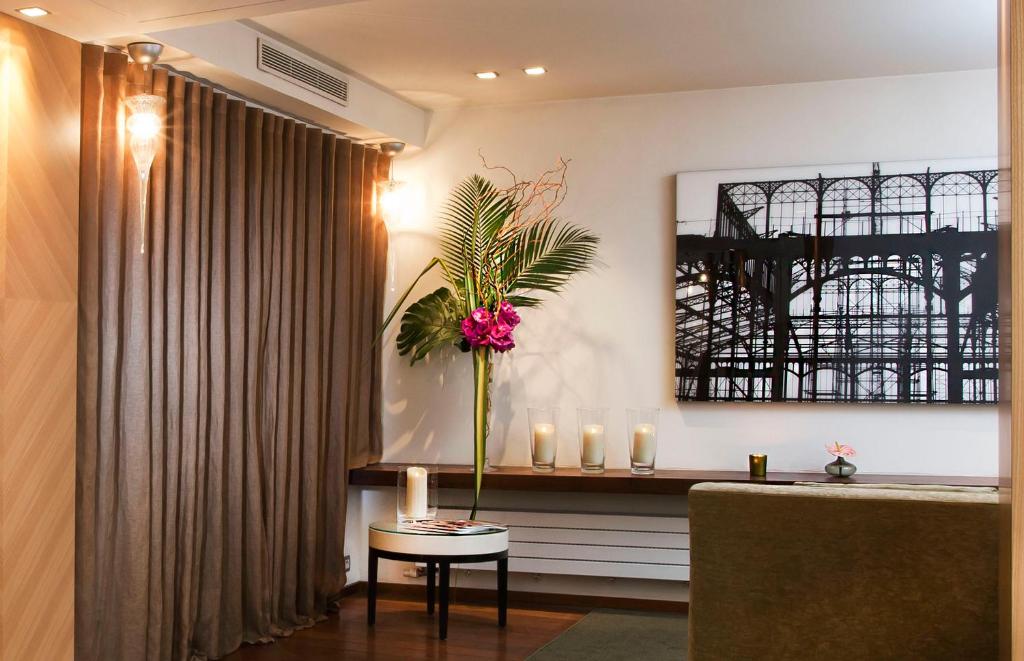 Hôtel Le Colisée - Resim 25