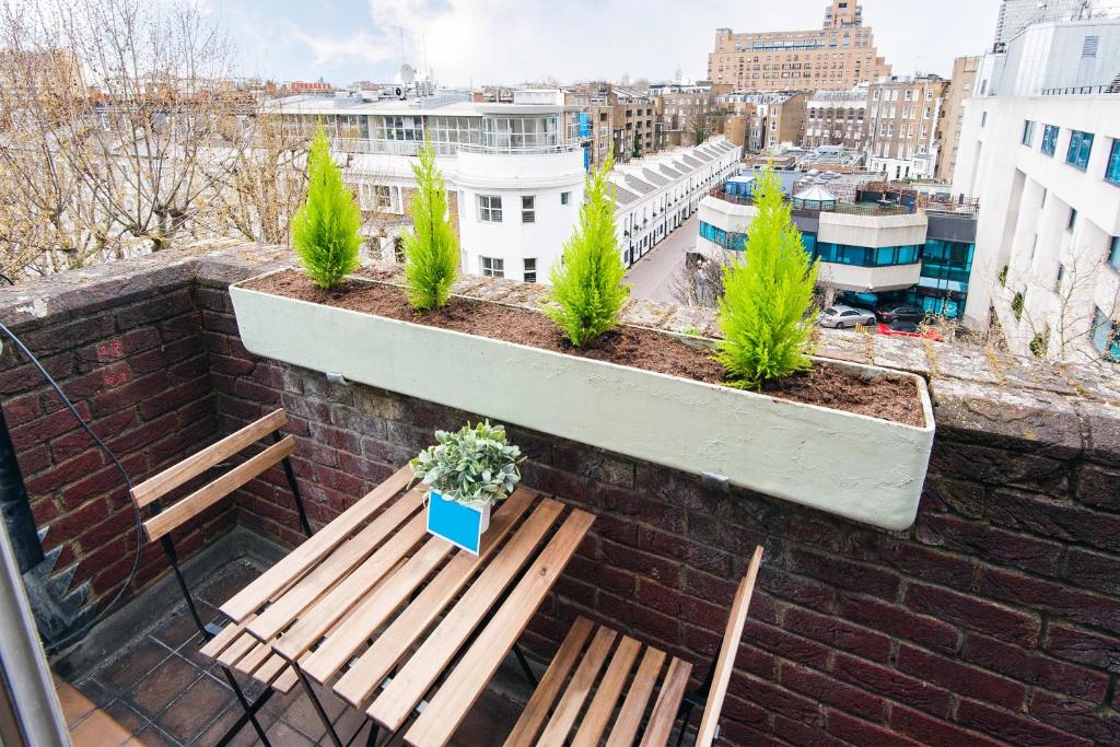 Sherborne Court - Superior One-Bedroom Apartment With Balcony