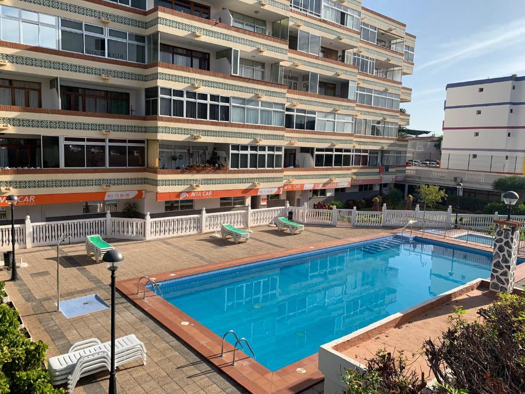Bazén v ubytování Calm, Cosy and Bright apartment renovated in playa del ingles- WiFi free nebo v jeho okolí