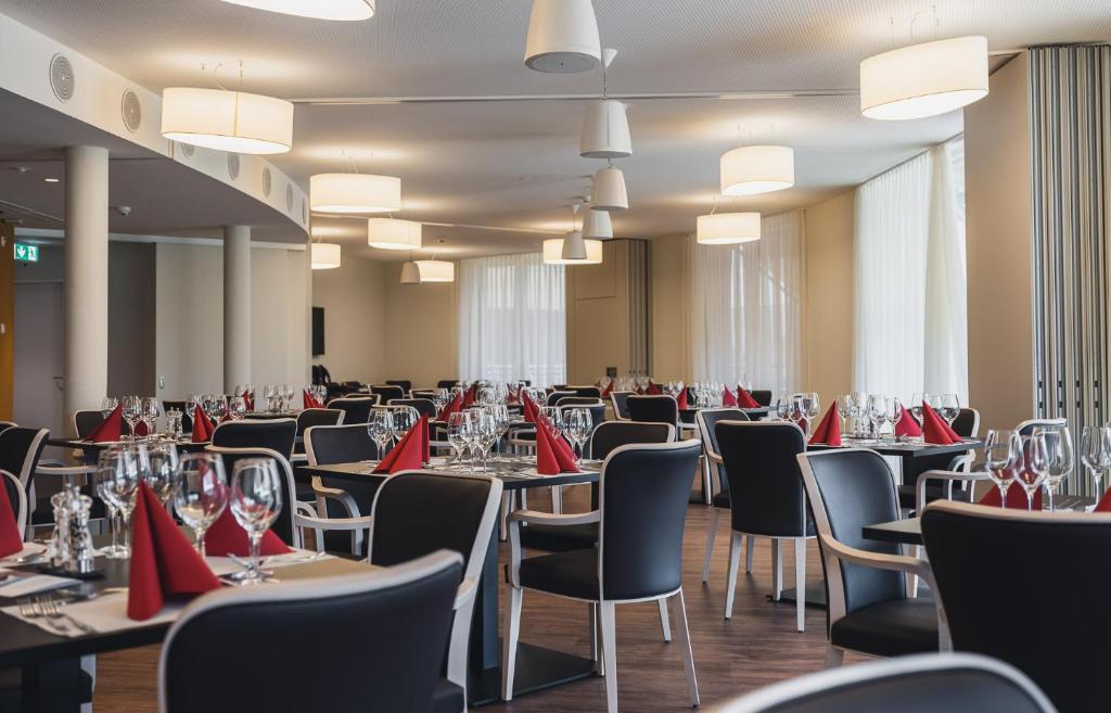 Restaurace v ubytování Pflegehotel Sutz-Lattrigen