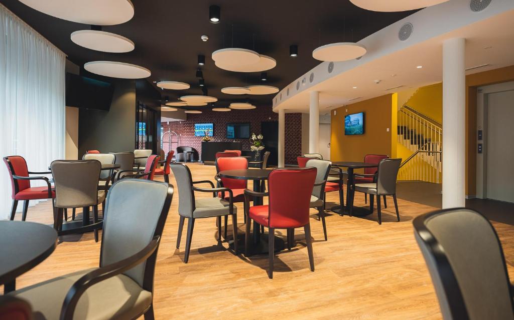Posezení v ubytování Pflegehotel Sutz-Lattrigen