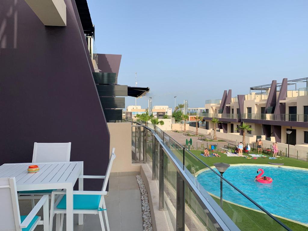 Bazén v ubytování Higuericas Costa 412 - Rooftop terrace and pool view 300 m from beach nebo v jeho okolí