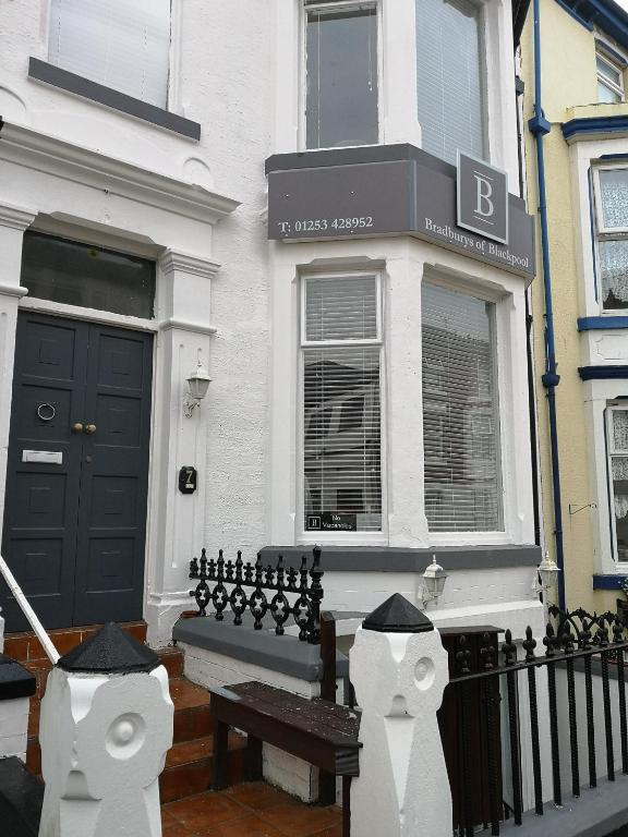 Bradburys of Blackpool - Resim 15