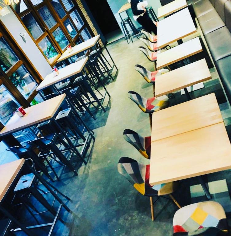 A restaurant or other place to eat at Hotel Cienbalcones