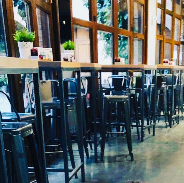 A restaurant or other place to eat at Hotel Cienbalcones
