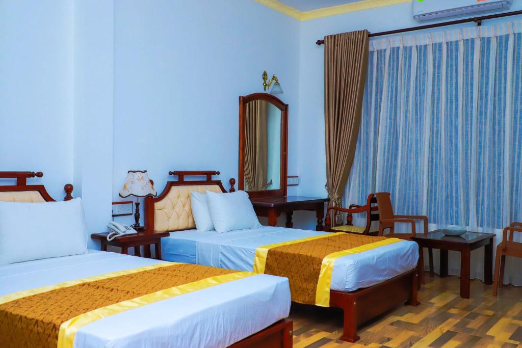 Postel nebo postele na pokoji v ubytování Centauria City Hotel