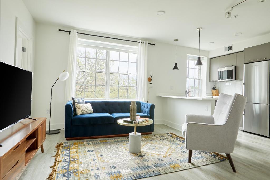 a living room with a blue couch and a table at Callisto in Washington