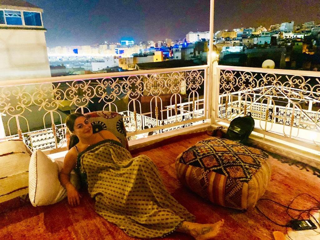 Un balcón o terraza de The Riad Hostel Tangier