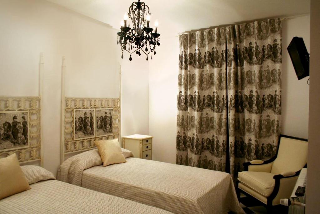 Posteľ alebo postele v izbe v ubytovaní Hostal Mesón Castilla