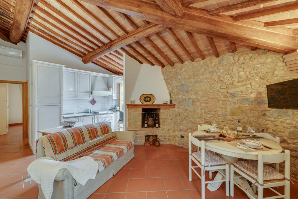 a living room with a couch and a table at Casa Irene in San Gimignano