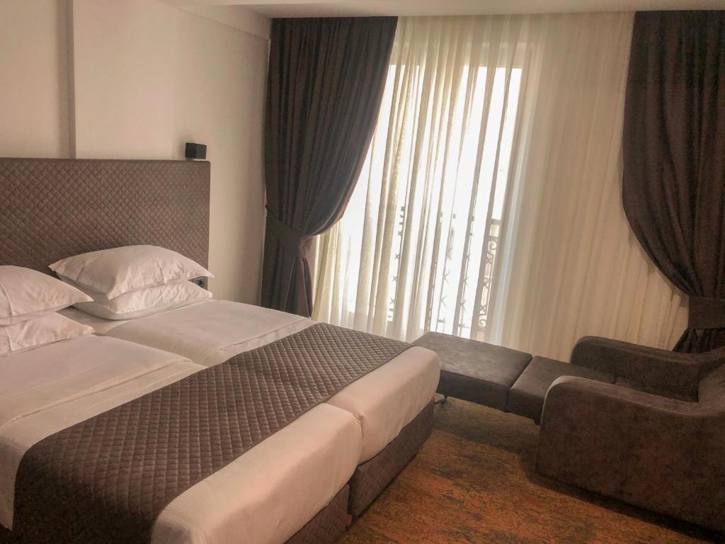 Postel nebo postele na pokoji v ubytování Qama Hotel