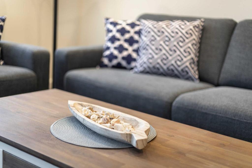 a table with a bowl on top of a table with a couch at Haus Jensen 1 in List