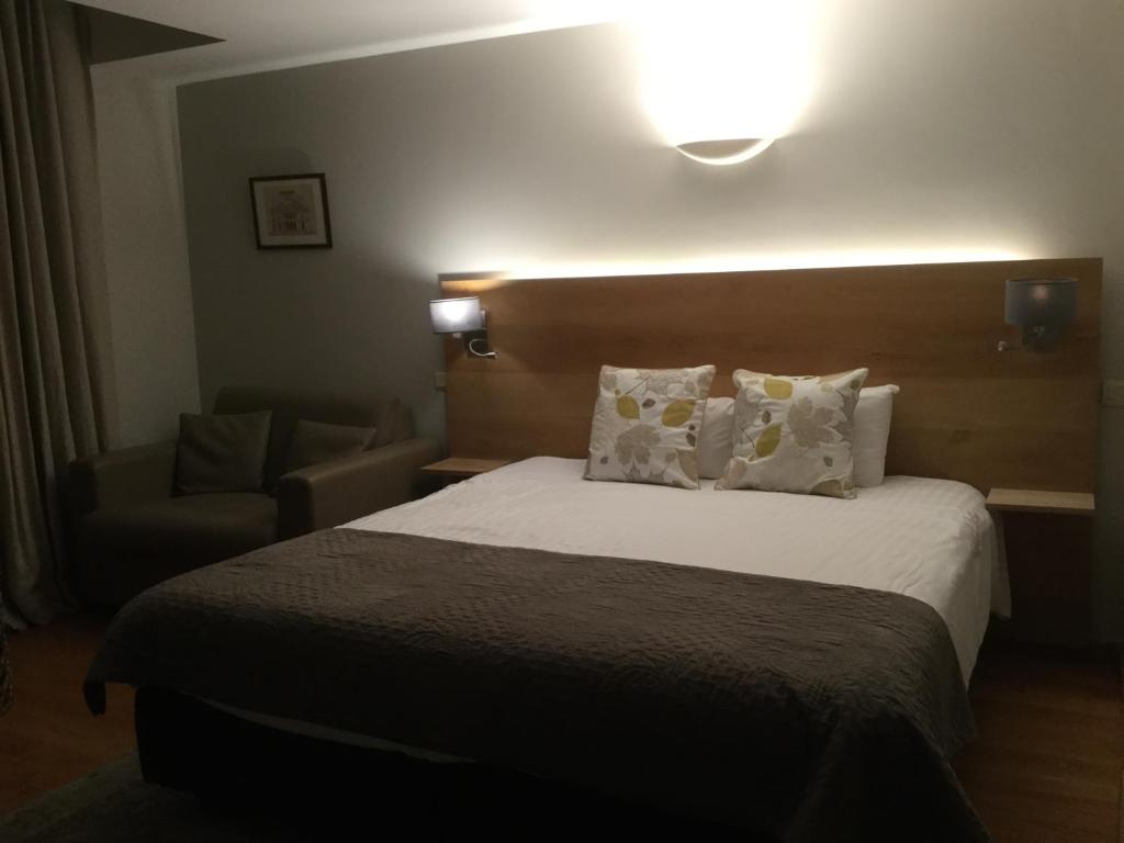 Postel nebo postele na pokoji v ubytování Hotel Côté Cour
