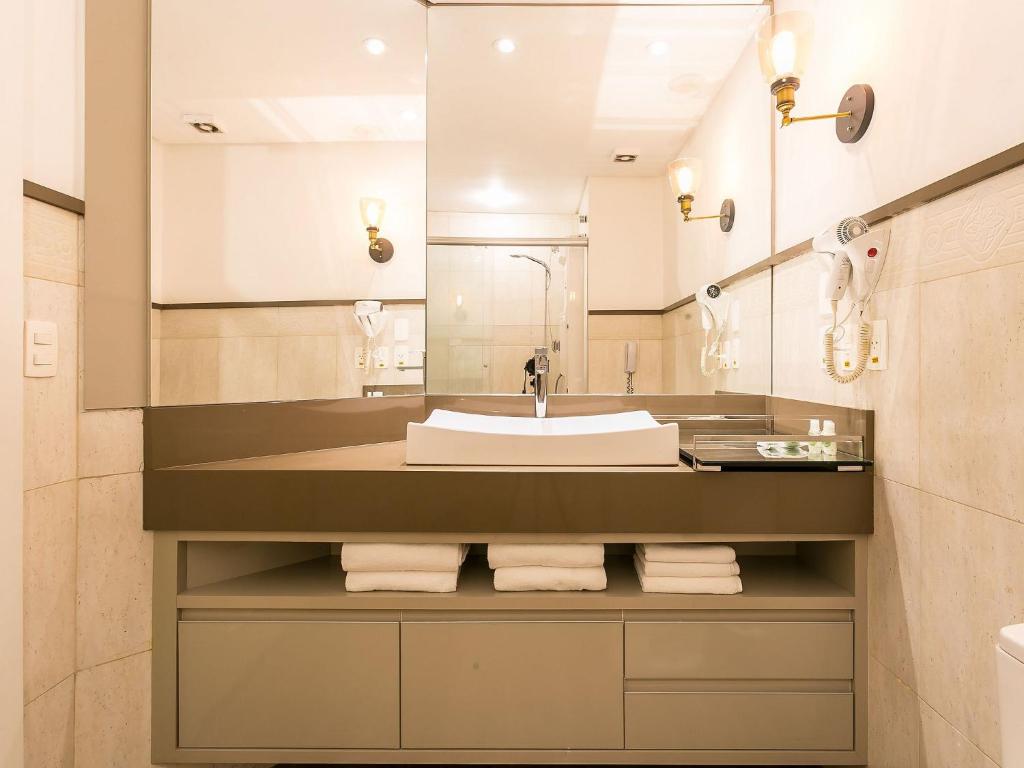 Apartamento no Il Campanário design exclusivo vista mar em Jurerê Internacional JQ01